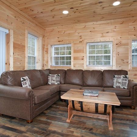 Villa Whiskey Barrel W Hot Tub Arcade Game Fire Pit Sevierville Exterior foto