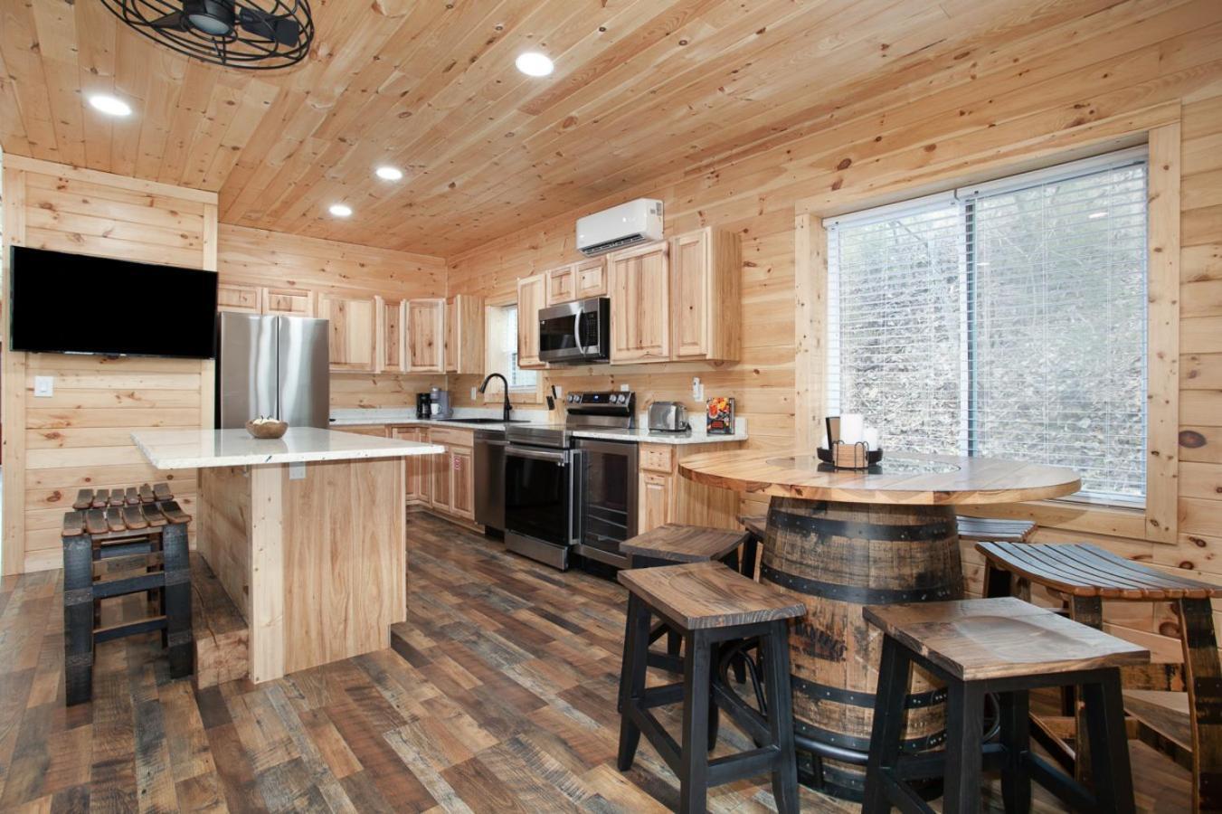 Villa Whiskey Barrel W Hot Tub Arcade Game Fire Pit Sevierville Exterior foto