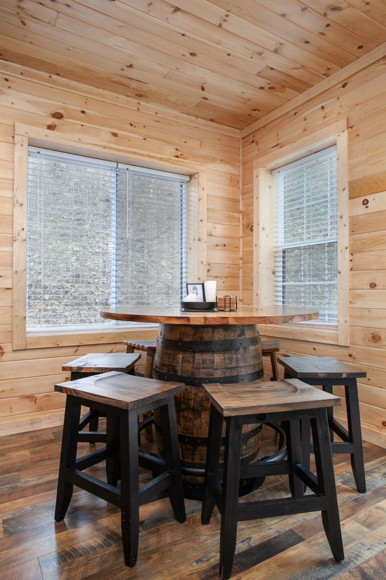 Villa Whiskey Barrel W Hot Tub Arcade Game Fire Pit Sevierville Exterior foto